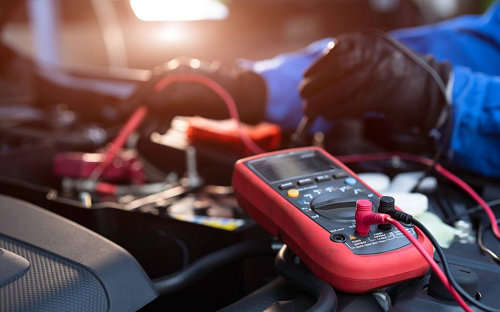 The Top 5 Car Battery Maintenance Tips: Ensuring Smooth Drives