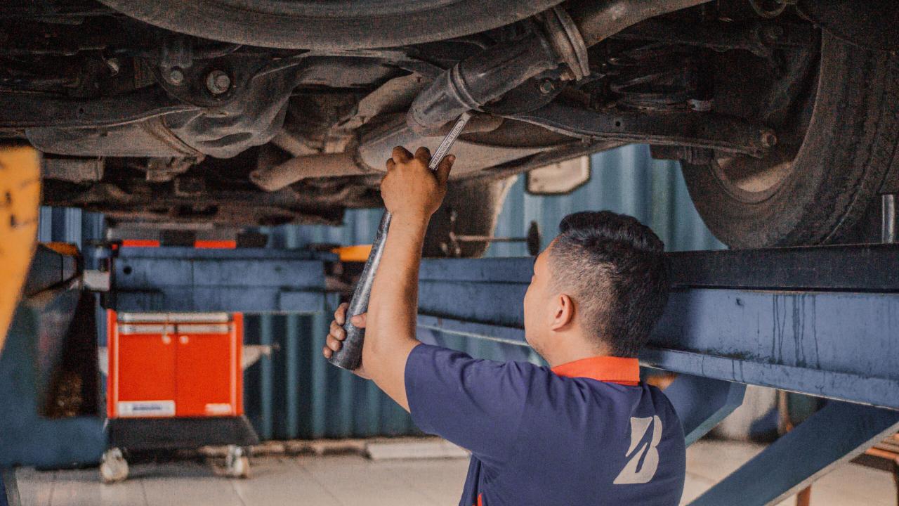 Mengapa Mobil Harus Rutin Diservis Di Bengkel
