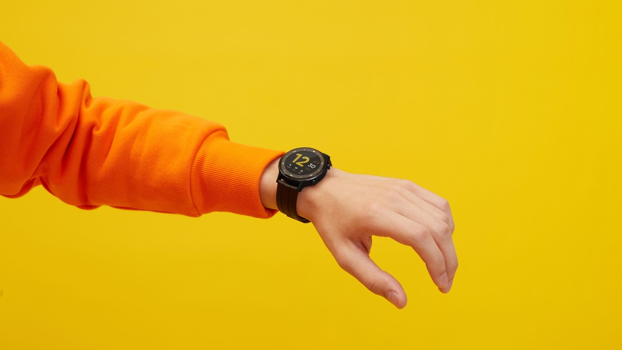 10 Rekomendasi Smartwatch Terbaik yang Cocok Untuk Olahraga - KlikDokter Review Smartwatch Terbaik Untuk Kegiatan Sehari-Hari